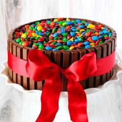 Kit Kat Yummy Cake